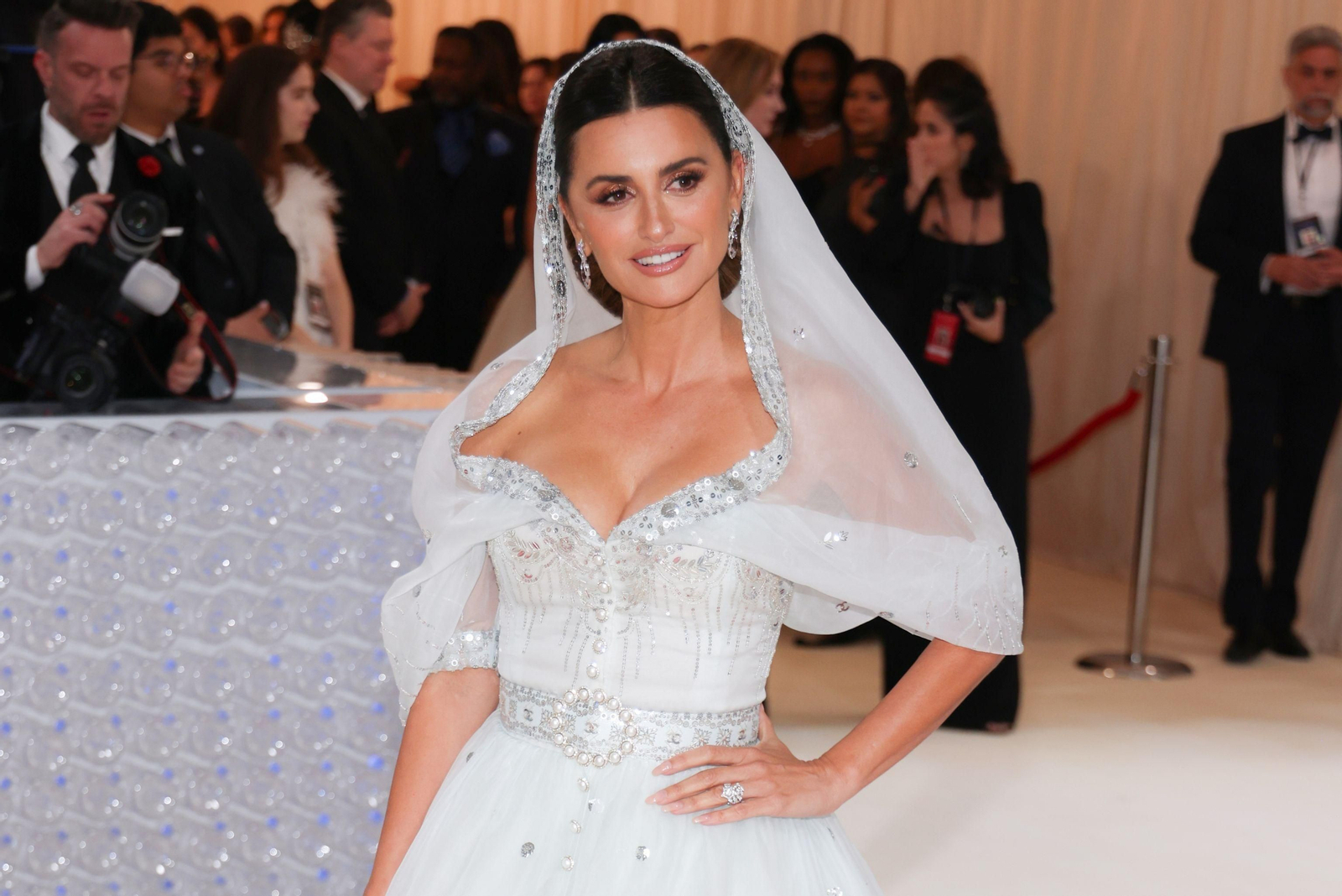 Penélope Cruz con su vestido-joya de Chanel en la MET Gala
