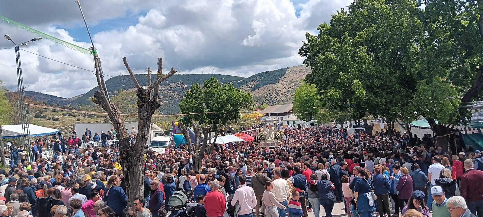 En imágenes: Los vecinos de Hoya del Salobral veneran  a su Virgen de la Cabeza