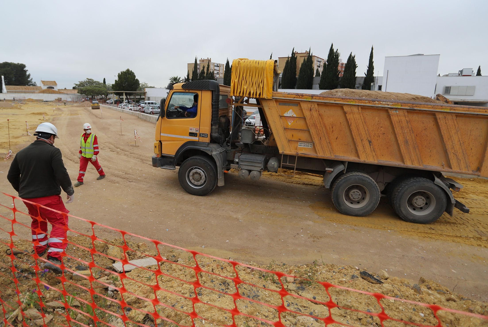 Imágenes de la vuelta al tajo de los trabajadores de obras en Huelva