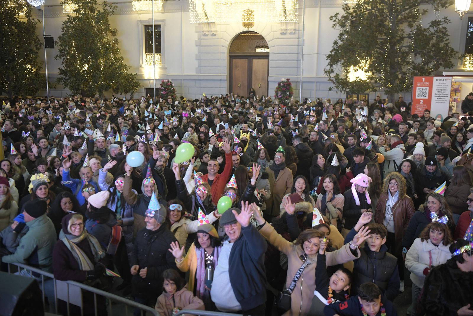 Granada da la bienvenida a 2023 en la Plaza del Carmen