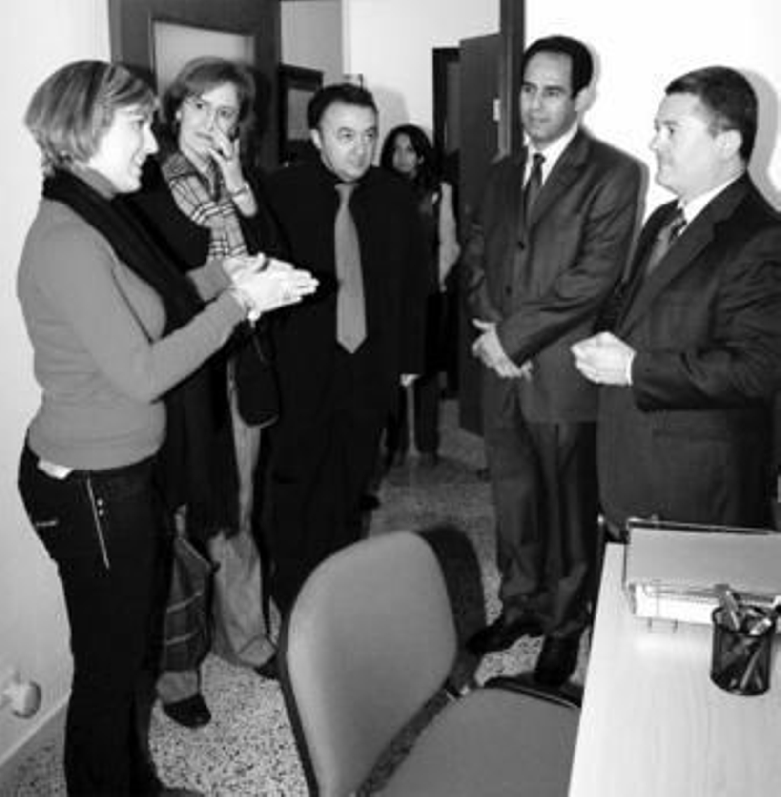 Miembros de la asociación, ayer junto a Dahiri y Ruiz. Miembros de la asociación, ayer junto a Dahiri y Ruiz.