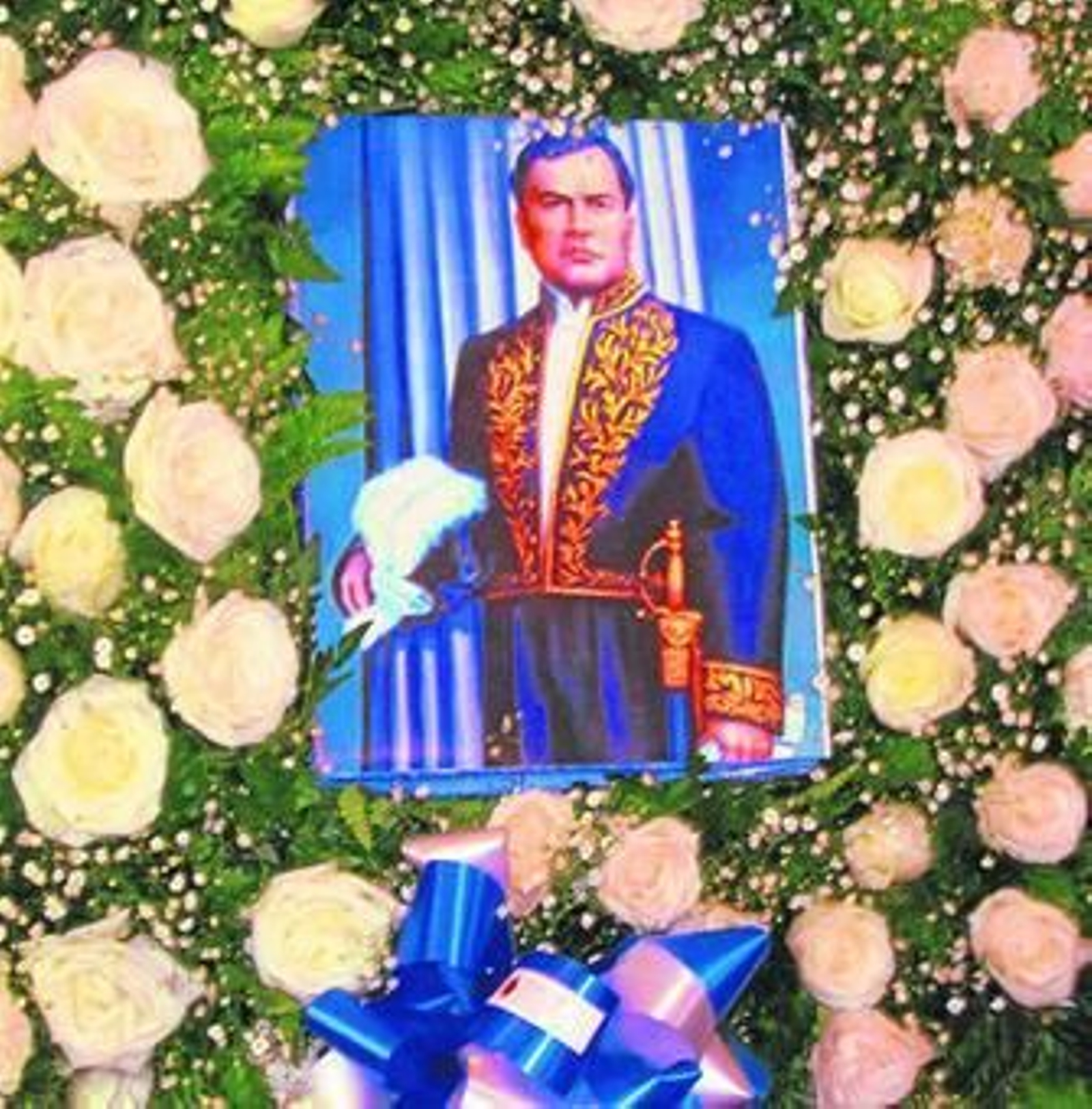 Detalle de la ofrenda floral a Rubén Darío en la población nicaragüense de León, donde se crió y falleció el poeta.