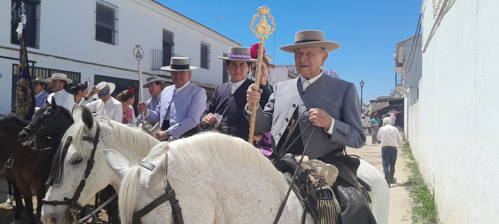 Imágenes de la llegada a la Aldea y presentación de la Hermandad del Rocío de Jerez