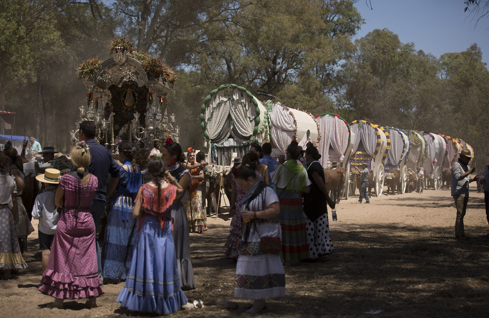 El paso de hermandades del Rocío por la Raya Real