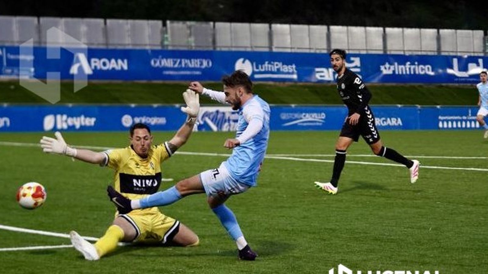 Uno de los goles del Ciudad de Lucena al Atlético Central