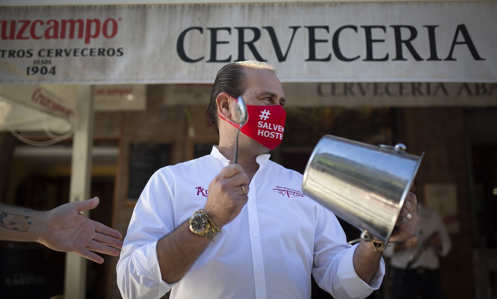 El cierre de los comercios y la hostelería se adelantan en Sevilla