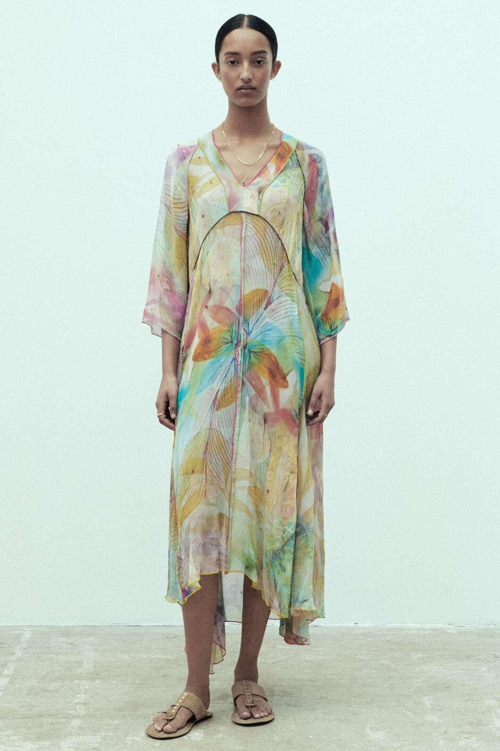 Vestido túnica de Zara.