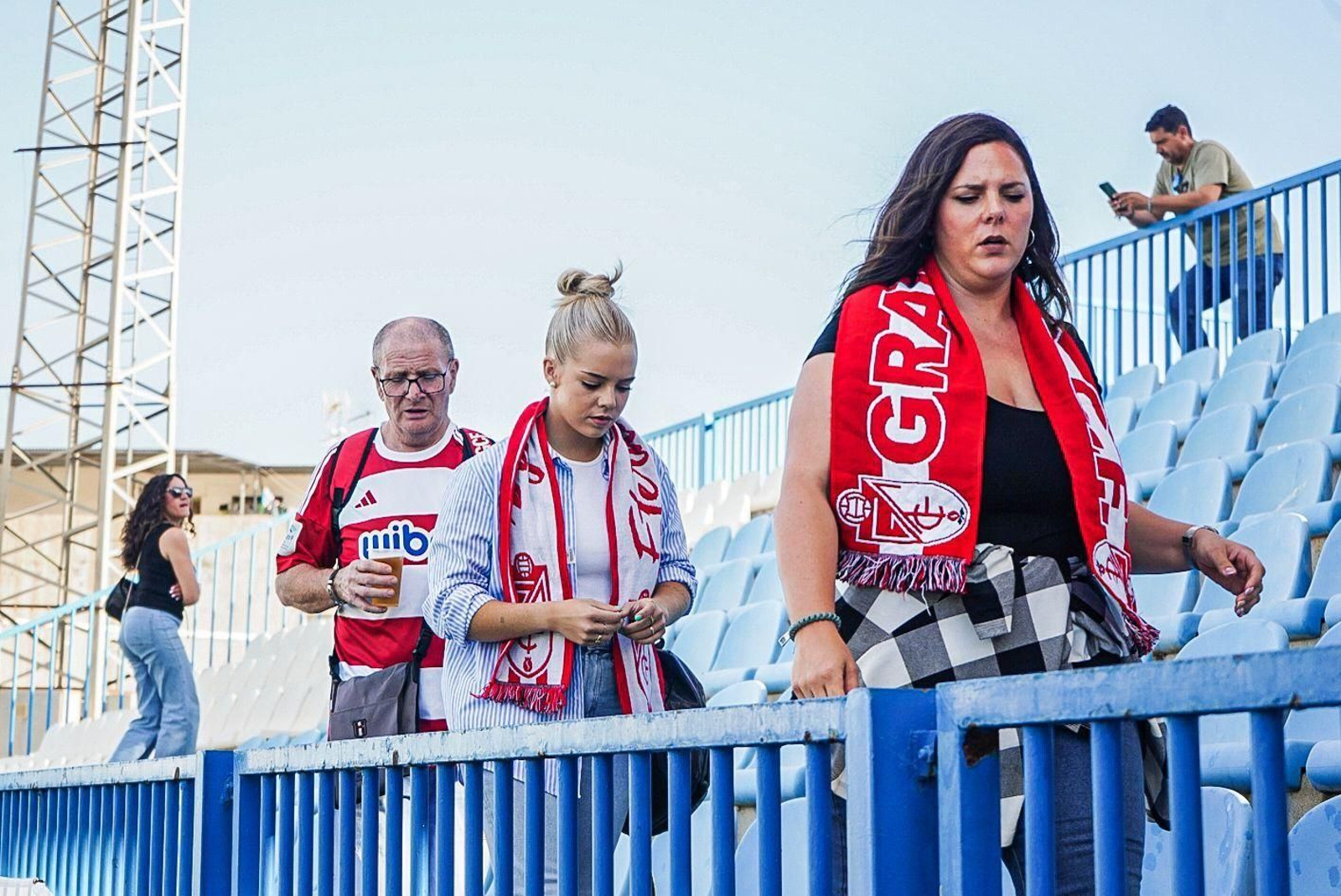 Encuéntrate en la grada del Escribano Castilla en el partido del Granada CF
