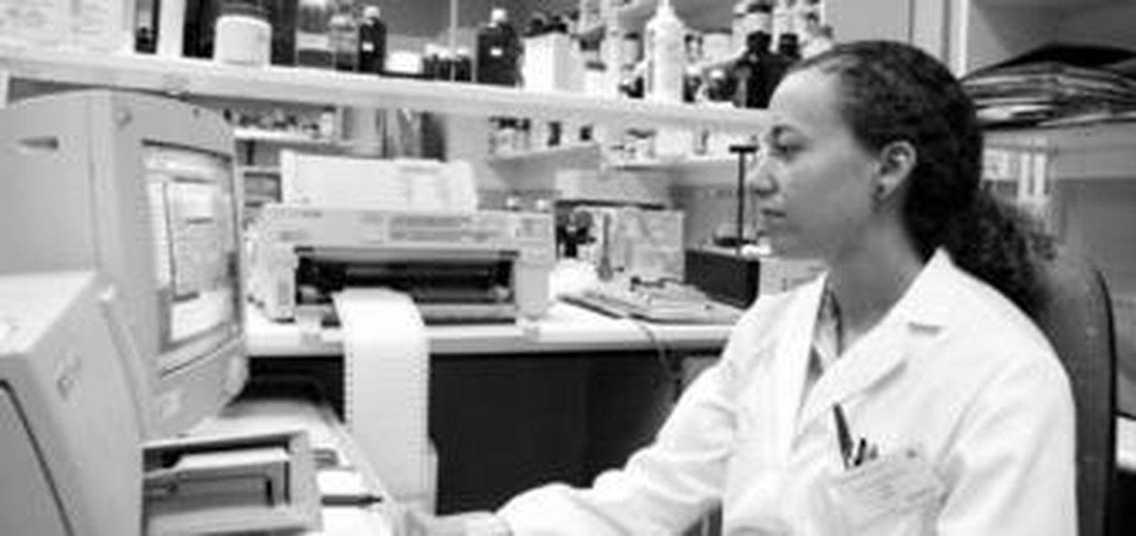 El servicio de Farmacia del Juan Ramón Jiménez atiende a la mayor parte de estos pacientes.