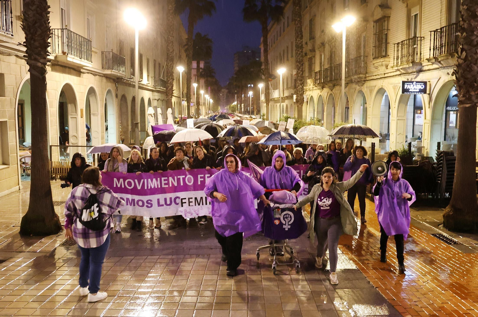Imágenes de la manifestación del 8M en Huelva