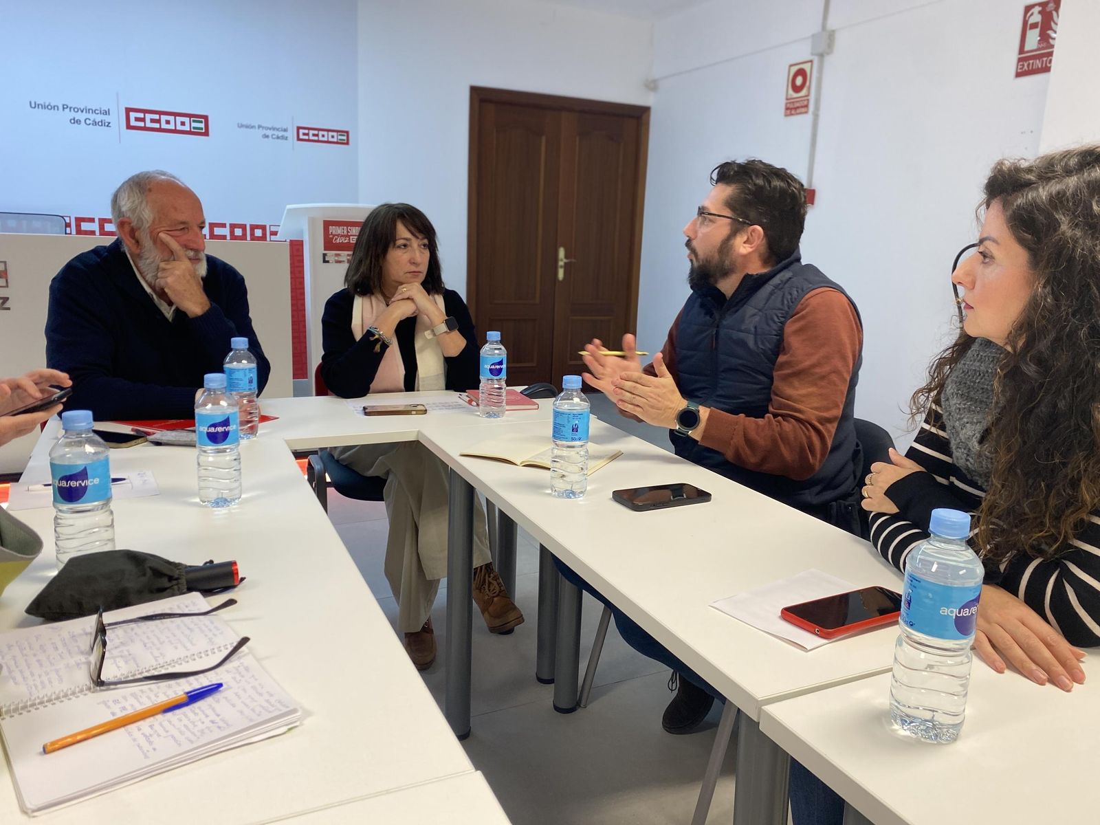 Antonio Pavón (UGT) Inmaculada Ortega (CCOO) y  Jorge Rodríguez (IU), de i. a d..