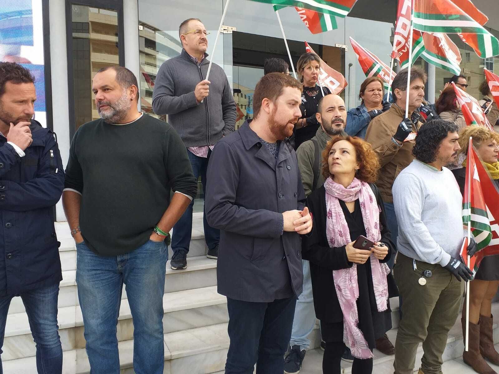 Los candidatos de Unidas Podemos, en la concentración de CCOO.