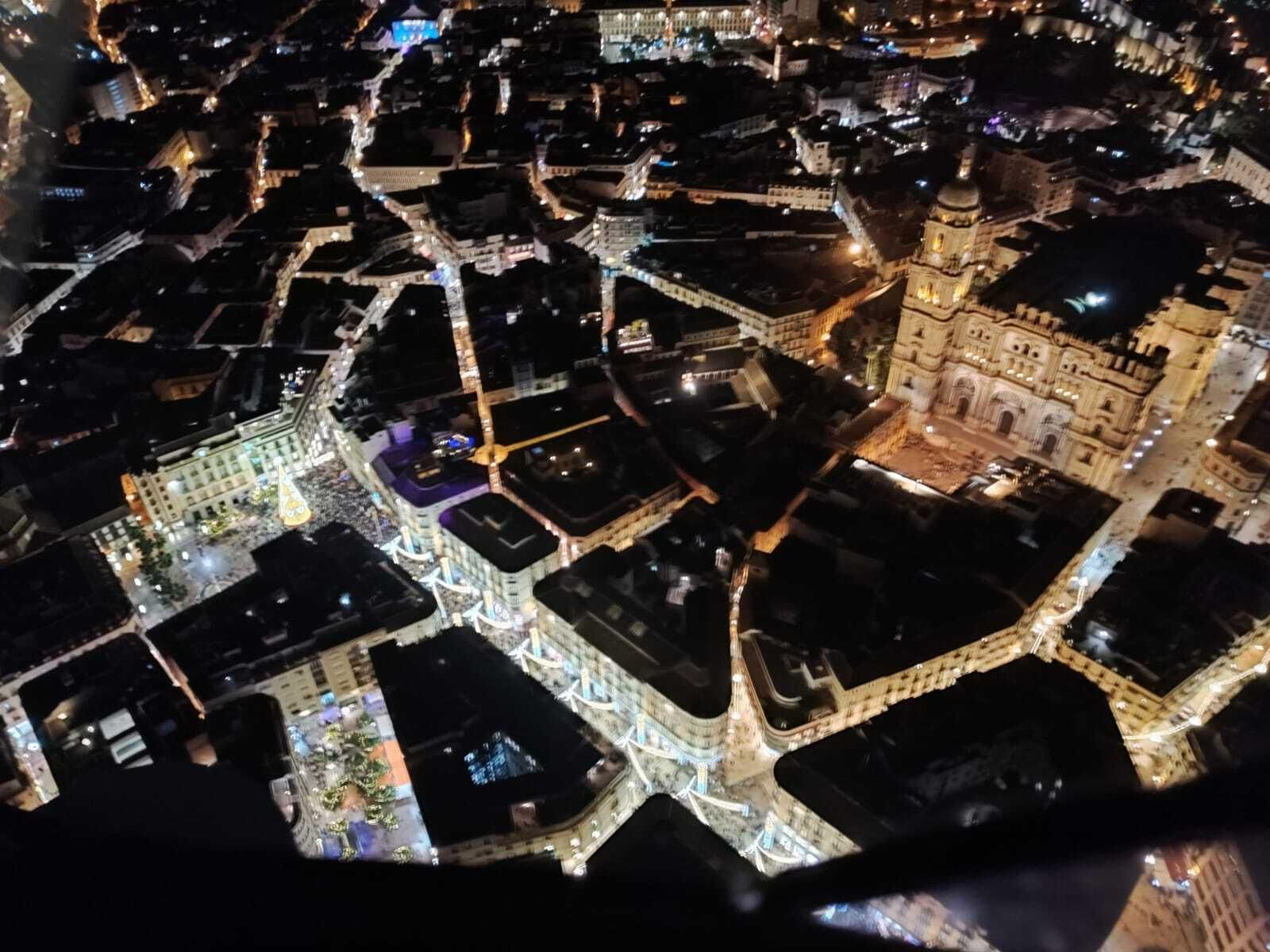 Vista aérea del Centro de Málaga durante el encendido  de las luces de Navidad.