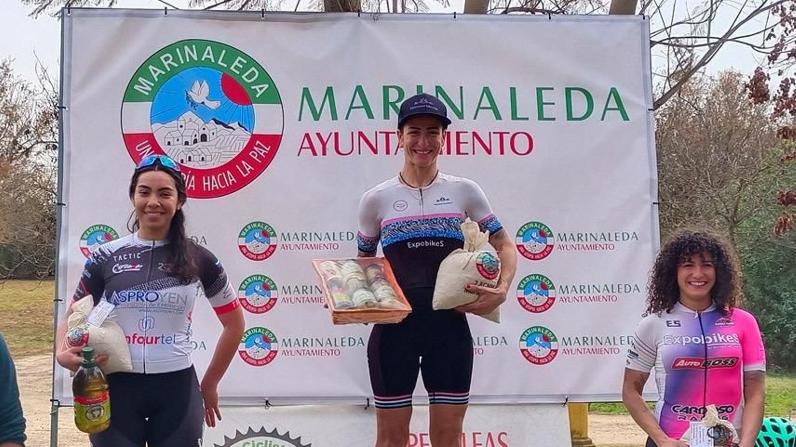 Pódium de la prueba femenina en Marinaleda.