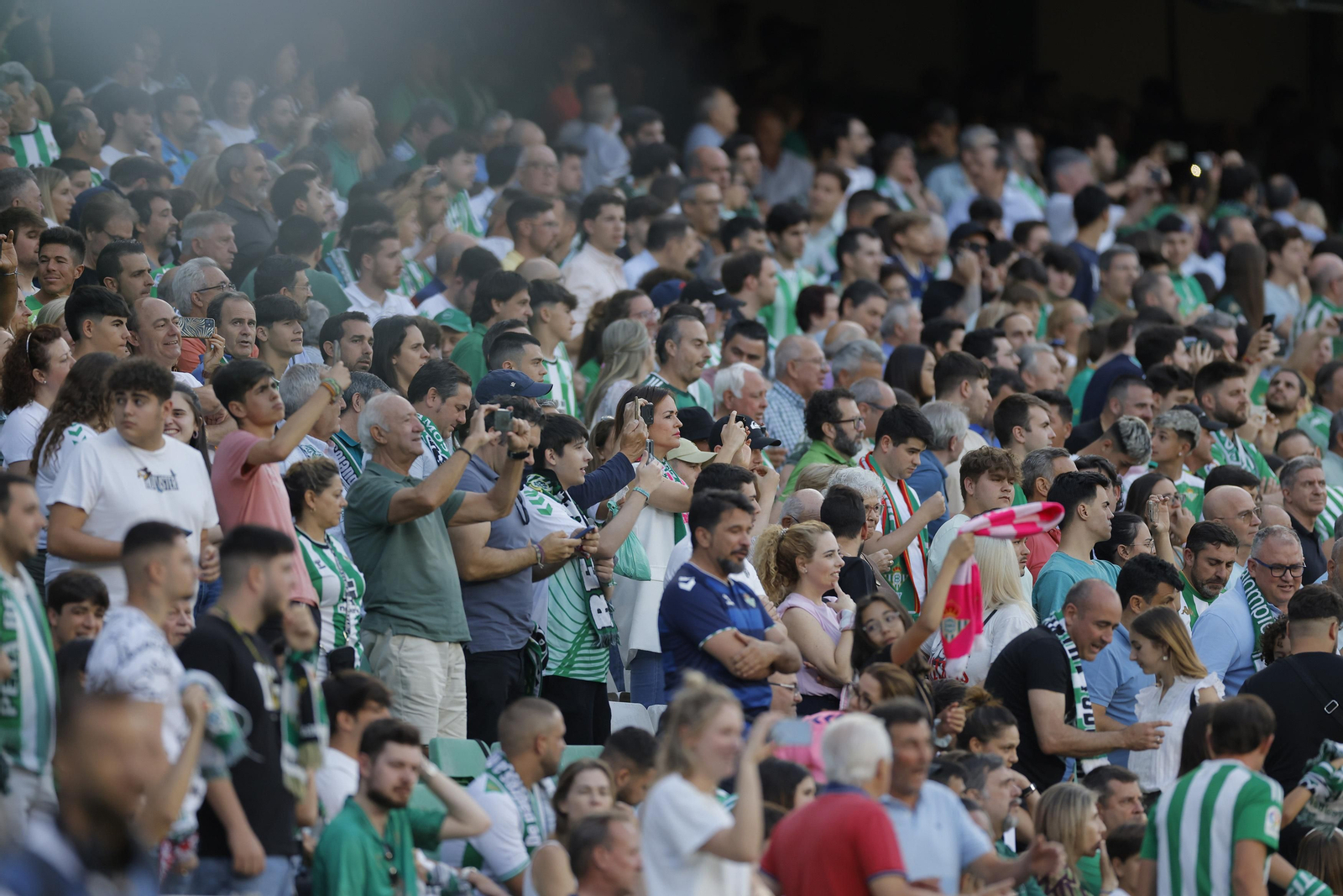Búscate en las fotos del Betis-Rayo
