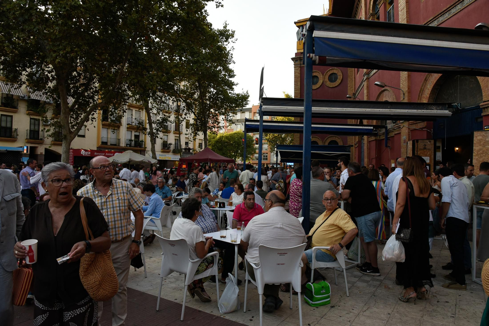 Colombinas 2022: Imágenes del ambiente en la plaza de toros en la novillada del martes