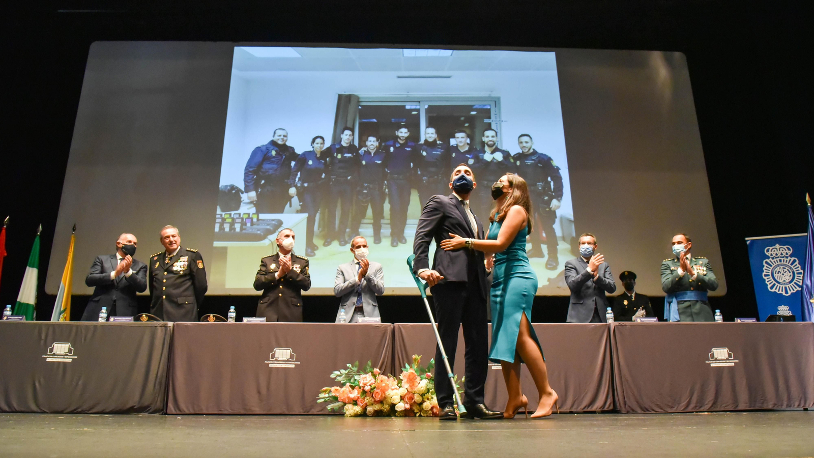 Las fotos de la entrega de medallas por el Dia de la Policía Nacional