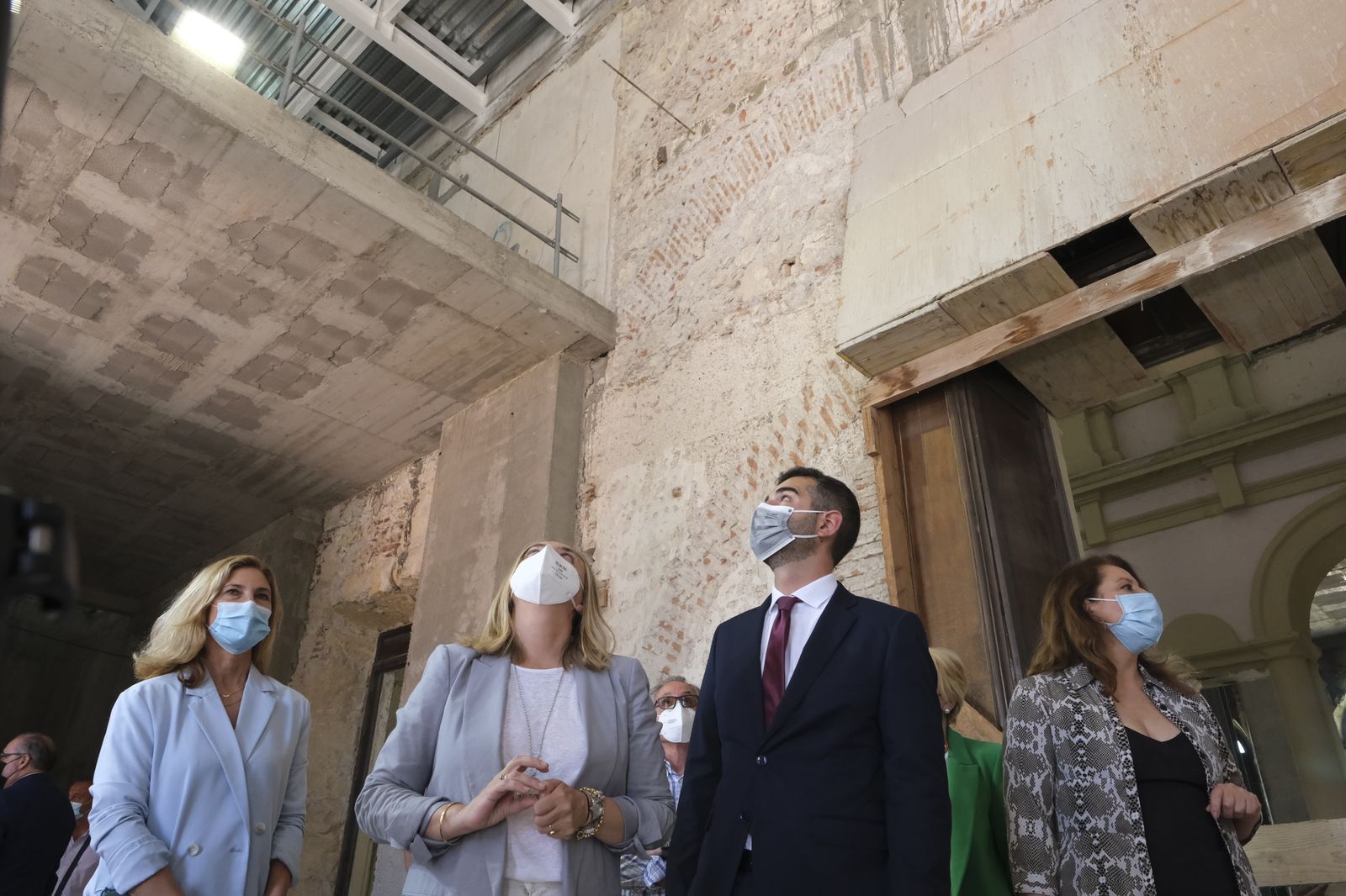 Fotogalería de la firma del convenio de las obras finales del edificio del Ayuntamiento de Almería