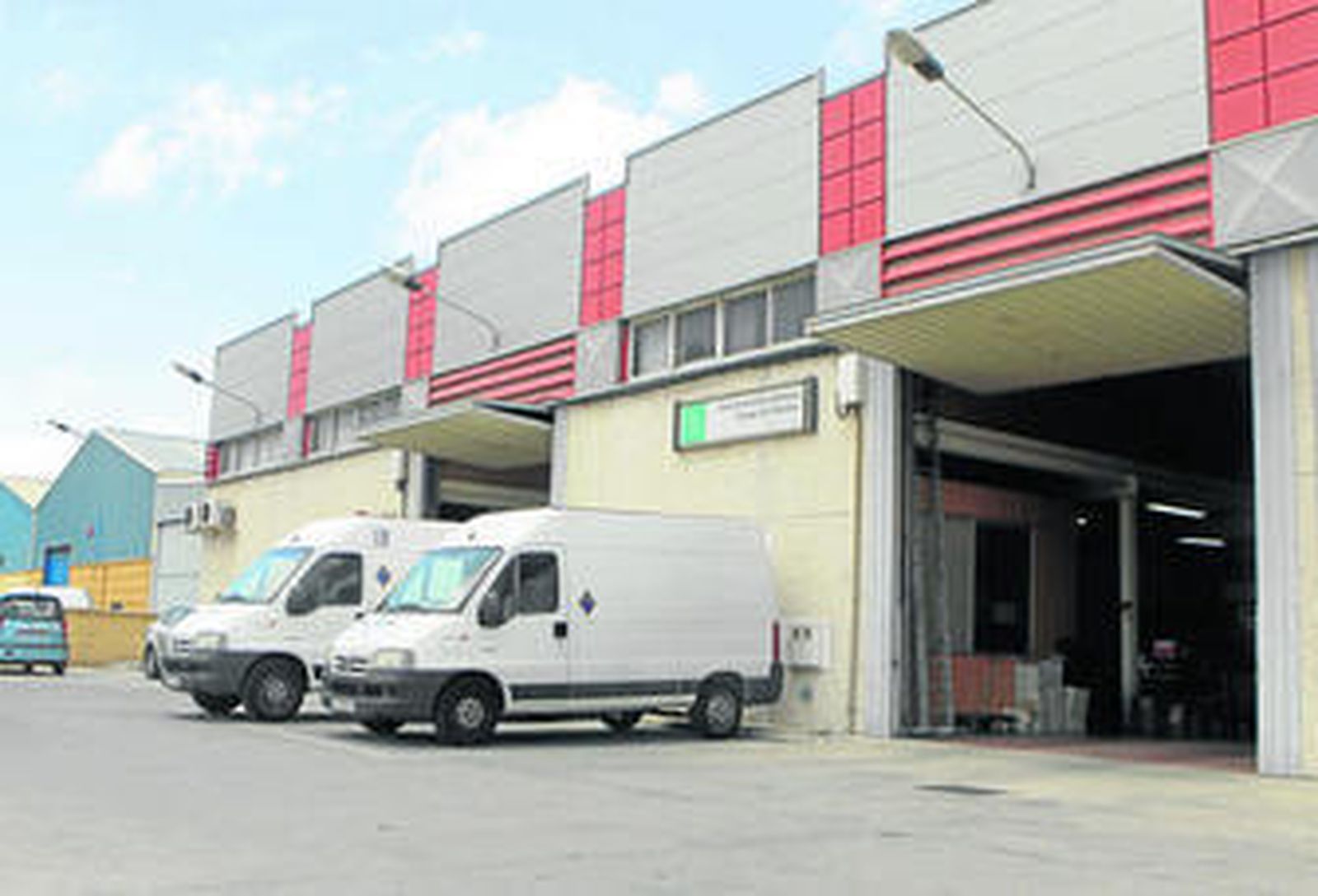 Imagen del almacén logístico central del Área Sanitaria del Campo de Gibraltar, situado en el polígono de Palmones.