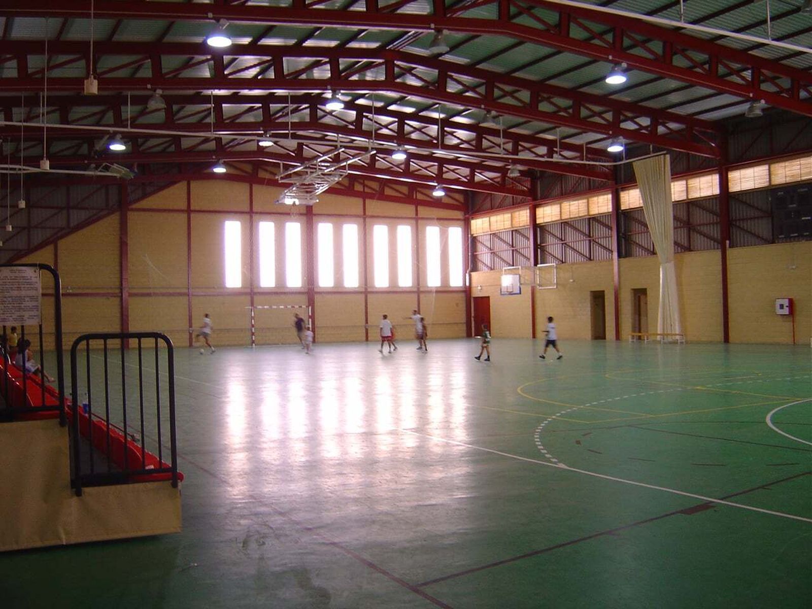 El Ayuntamiento invertirá casi 300.000 euros en dos pabellones polideportivos.
