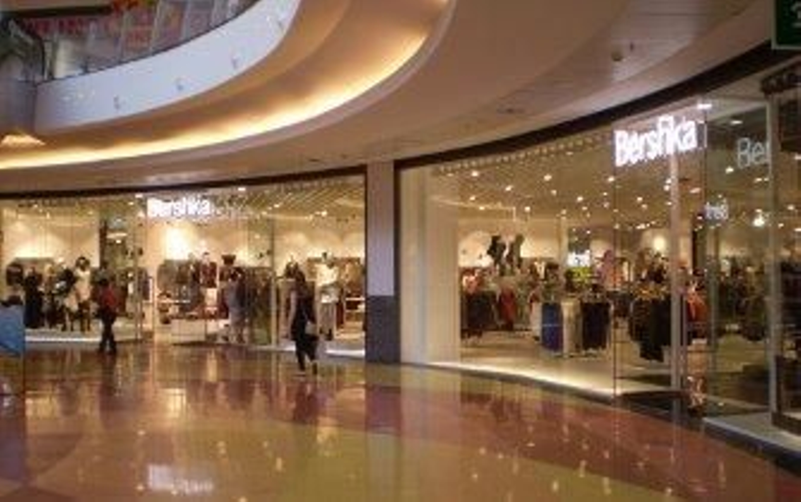 Bershka reabre su tienda de Área Sur Bershka reabre su tienda de Área Sur