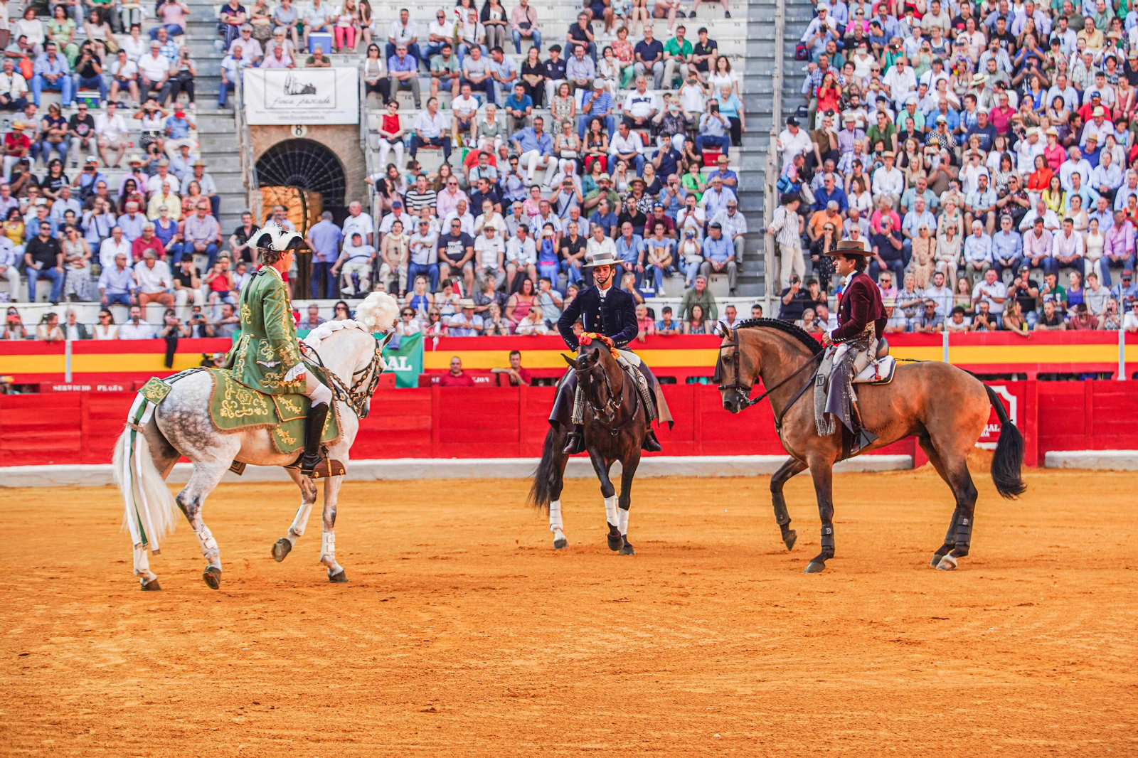 Una gran tarde de rejoneo, en imágenes