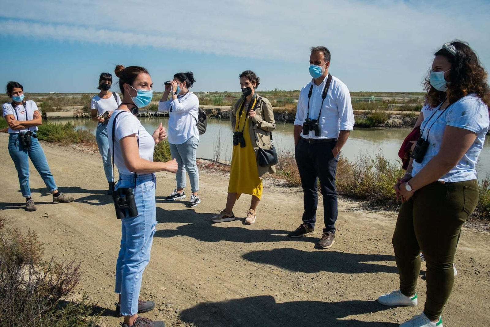 Un momento de la visita municipal a los esteros del Codo de la Esparraguera.