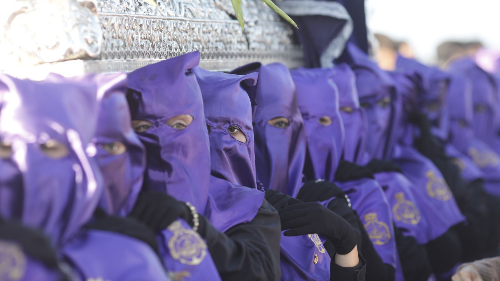 Las fotos del Viernes Santo en la Línea:  Cristo del Mar y Luz y Esperanza Nuestra, Soledad y Santo Entierro, Cristo del Amor y Misericordia y Amargura