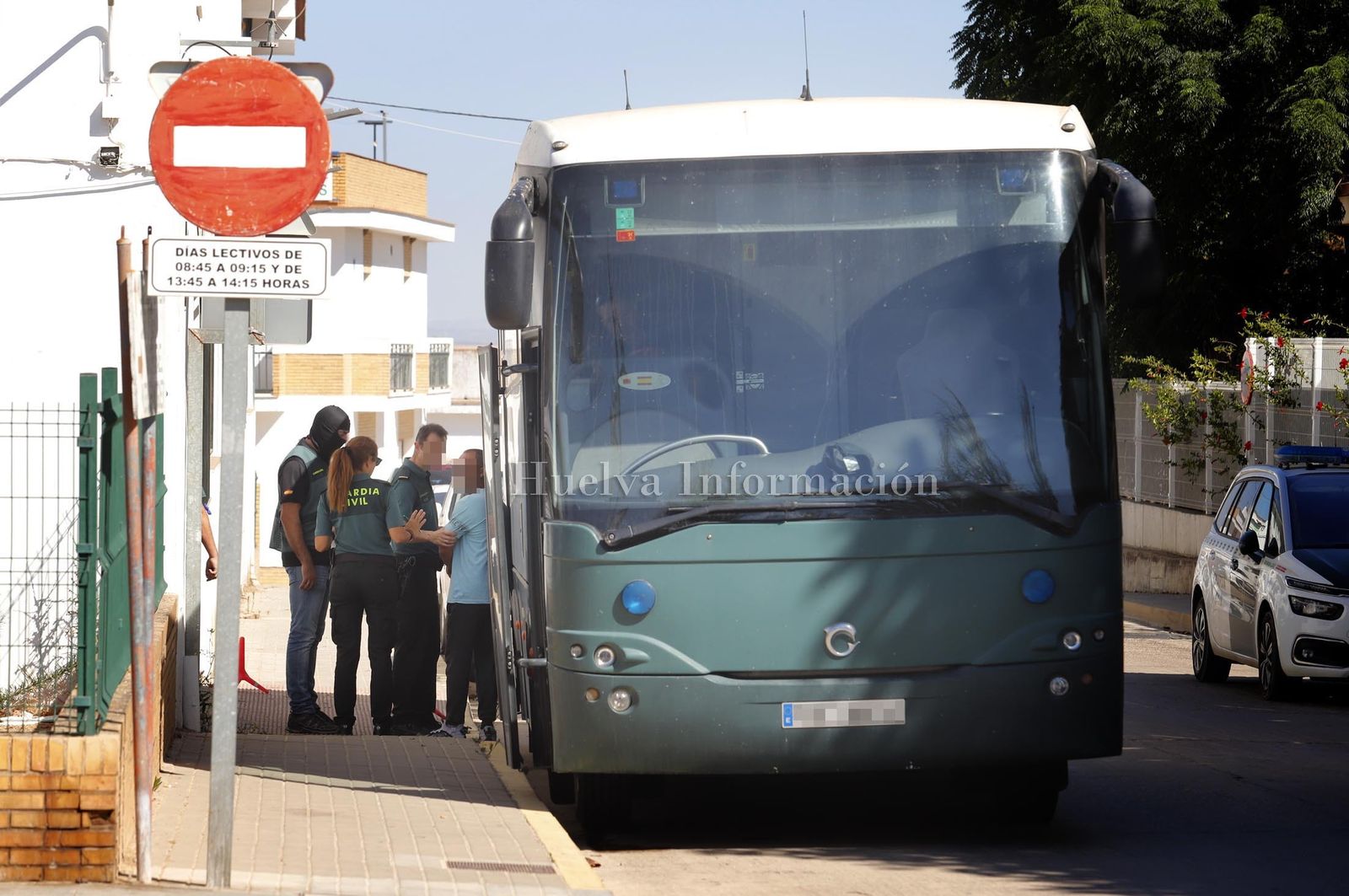 Imágenes del operativo de la Guardia Civil en la operación antidroga llevada a cabo en Moguer