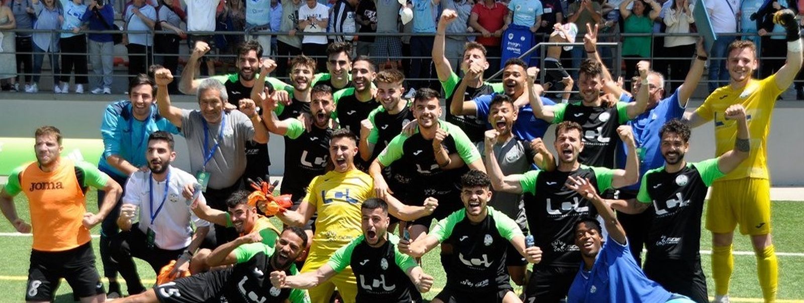 Los jugadores del Ciudad de Lucena celebran su pase.