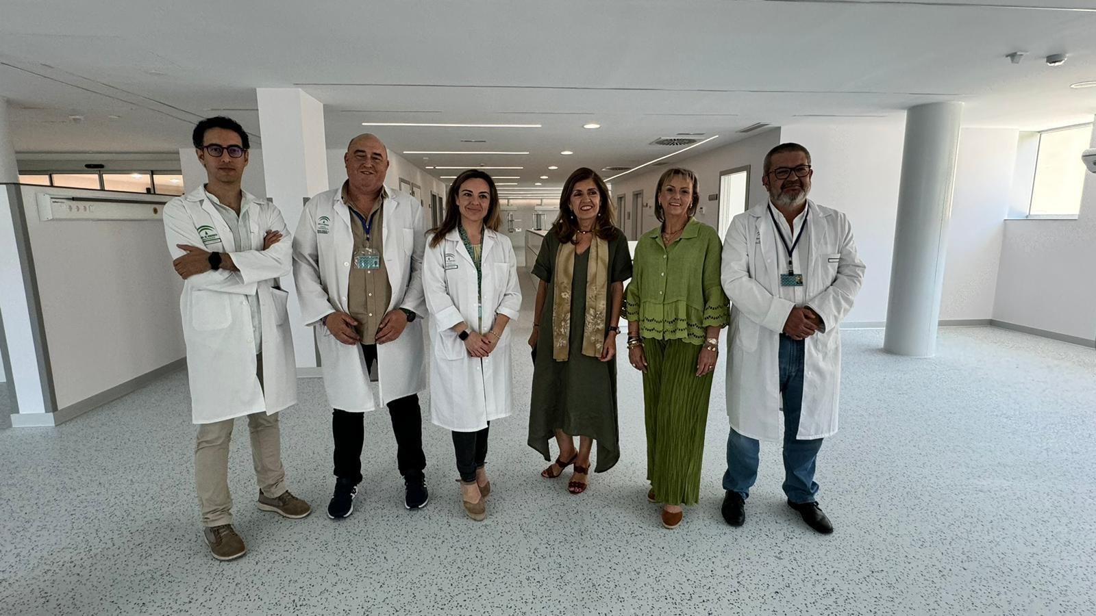 Las autoridades, en el Hospital Infanta Margarita de Cabra.