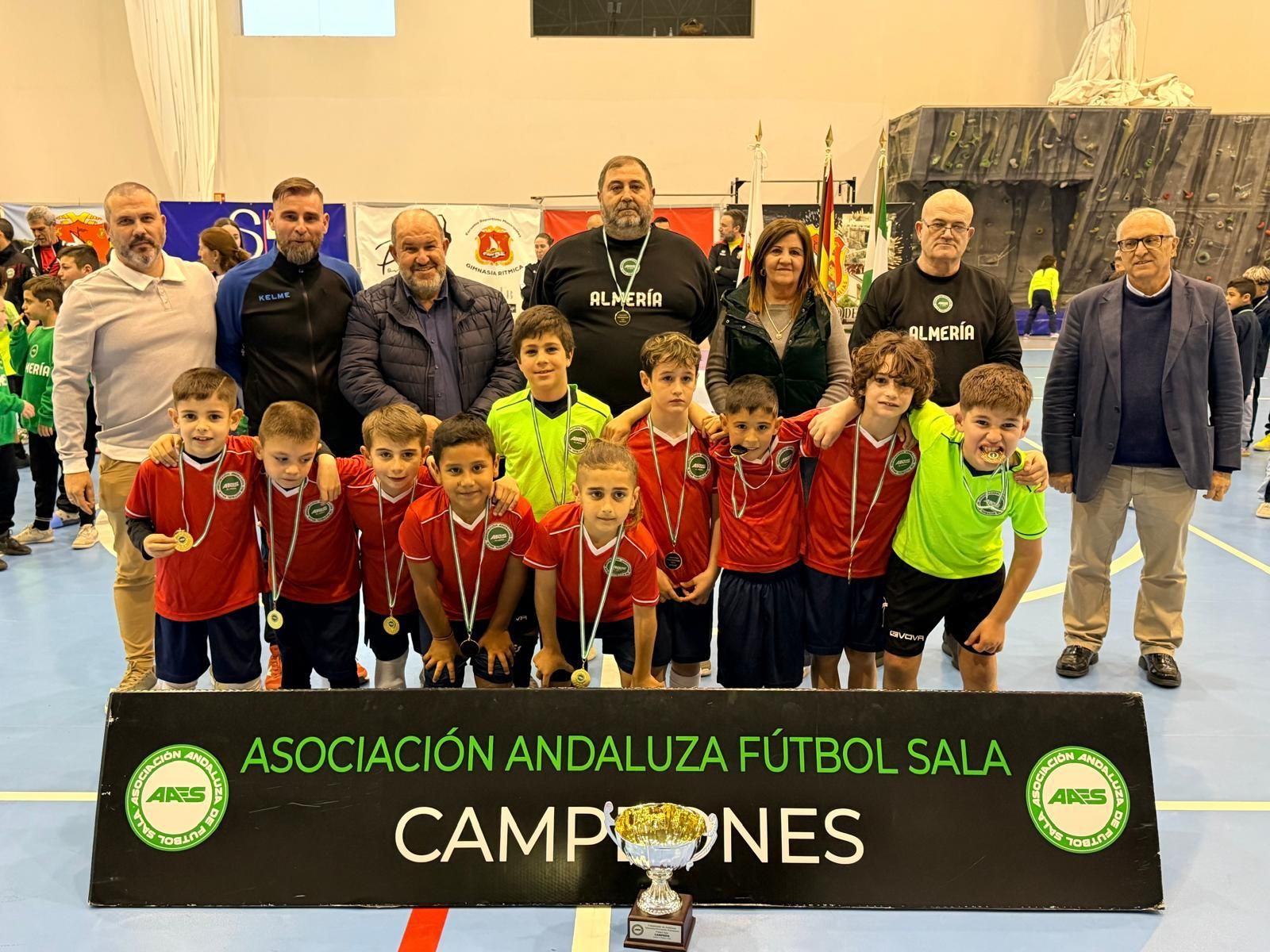 La selección almeriense posa con el título conseguido en Dalías este pasado fin de semana.