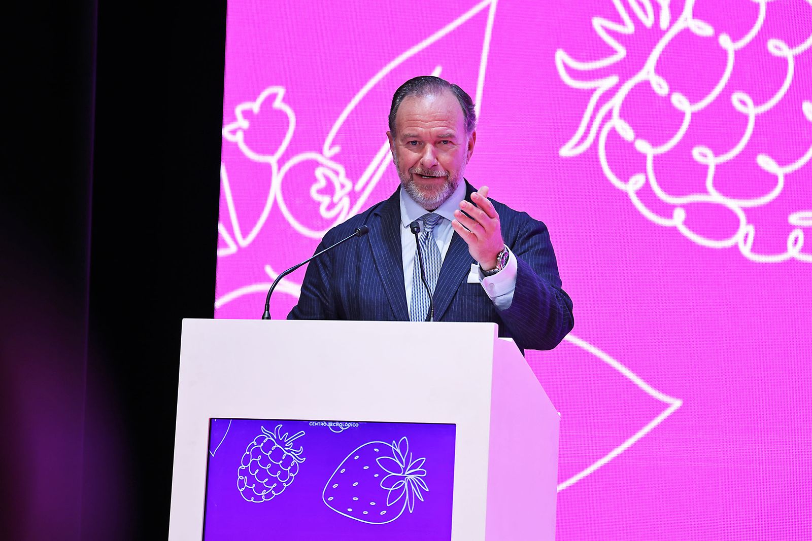 Imágenes de la inauguración del X Congreso de Frutos Rojos de Huelva