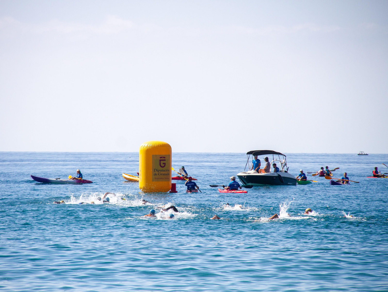 Así ha sido la XXI Travesía a Nado de la Bahía de La Herradura