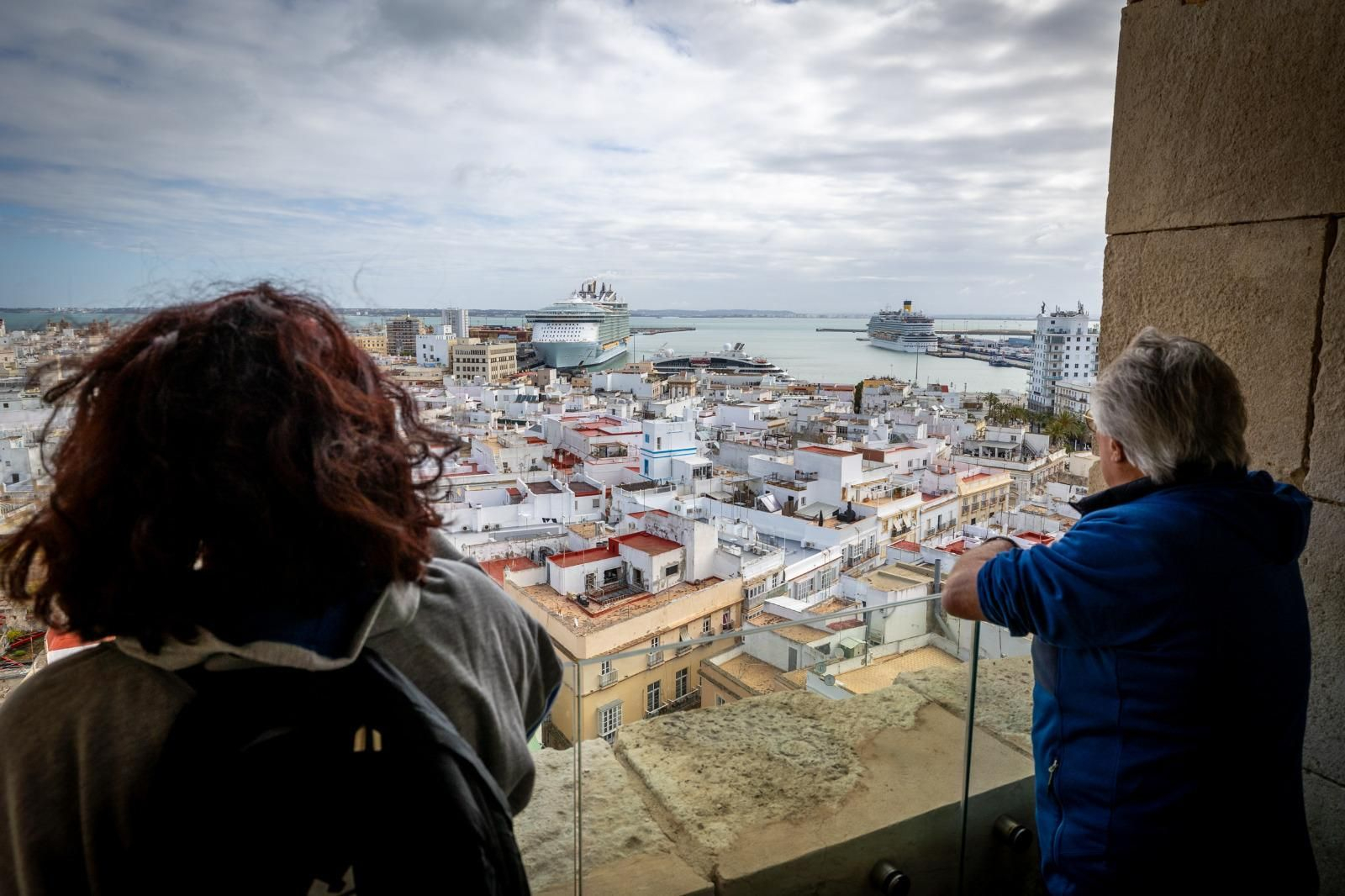 Imágenes de los cruceristas que han llegado a Cádiz este 1 de mayo festivo