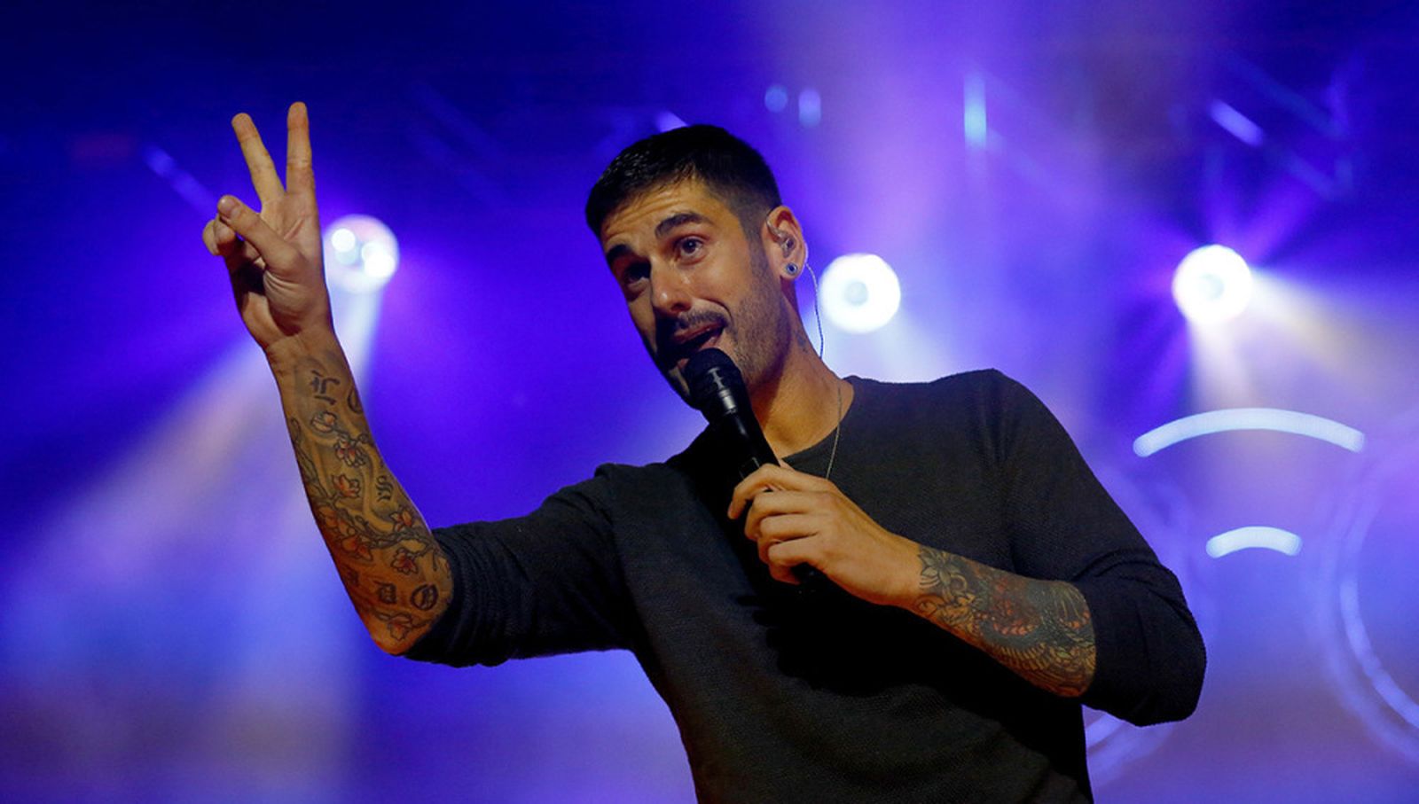 Melendi durante un concierto.