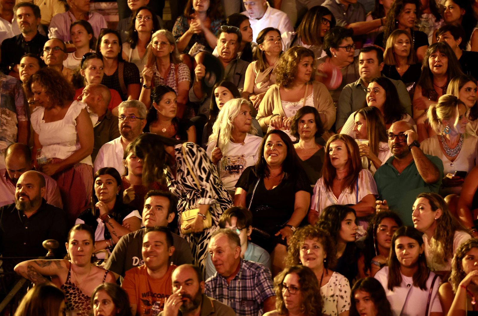 Búscate en el concierto de Hombres G