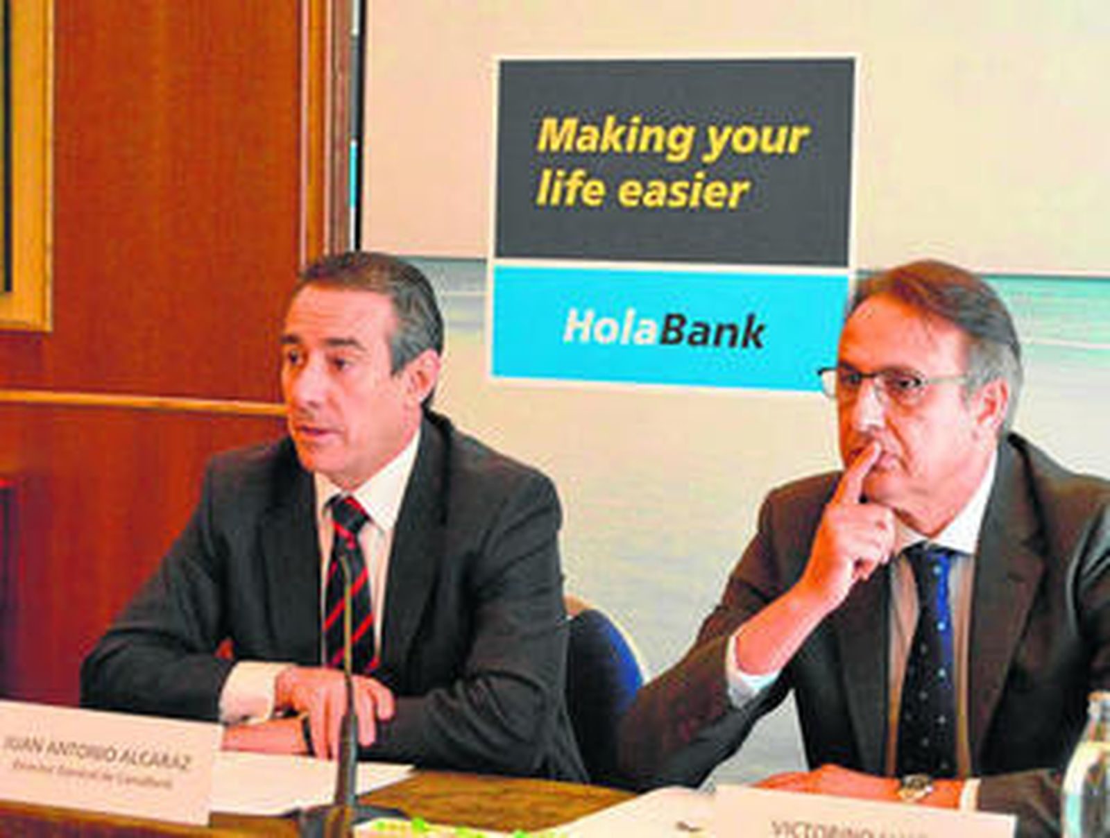 Juan Antonio Alcaraz, director general de Caixabank, y Victorino Lluch, director territorial en Andalucía Oriental.