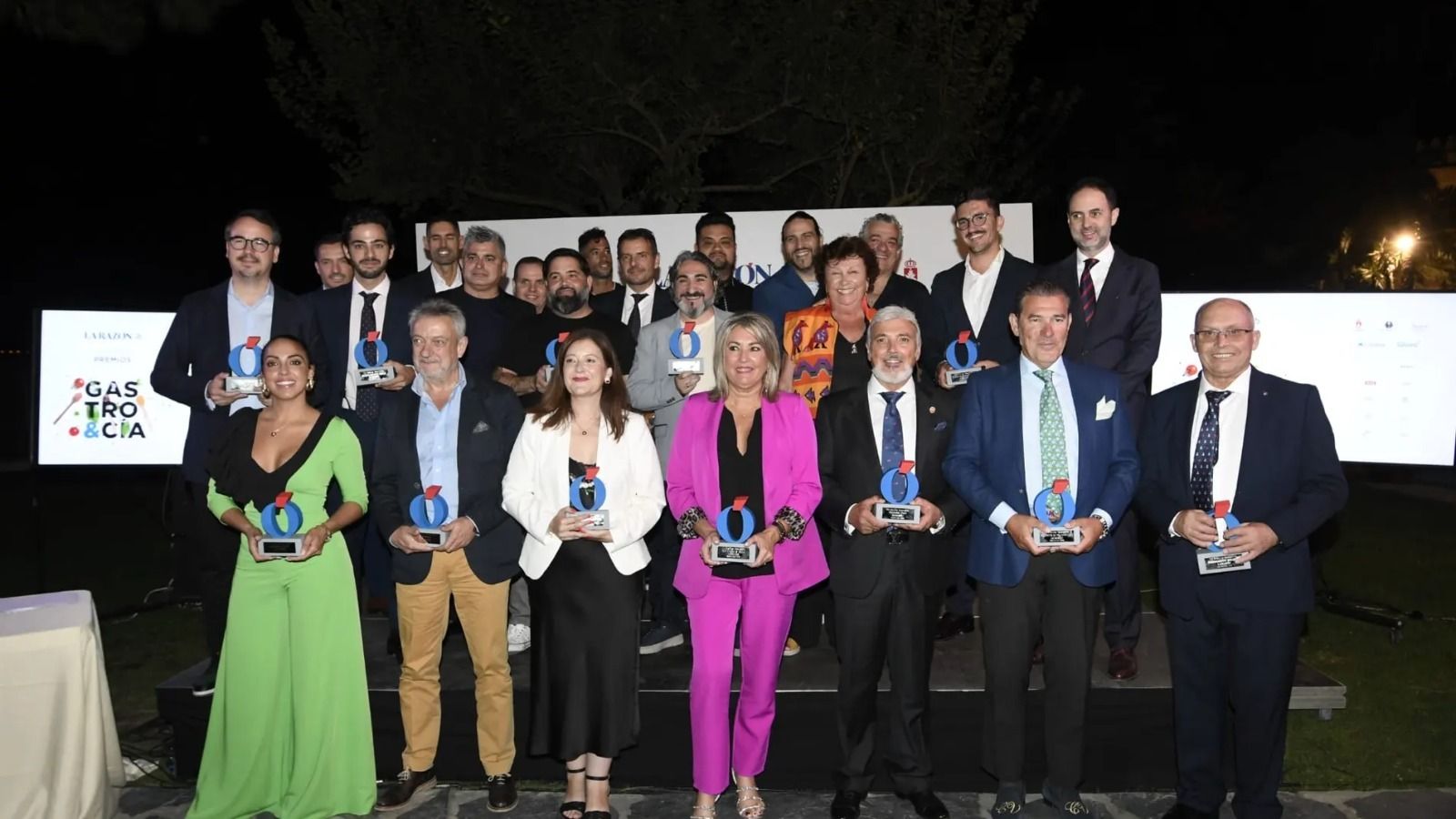 Foto de familia de los galardonados.