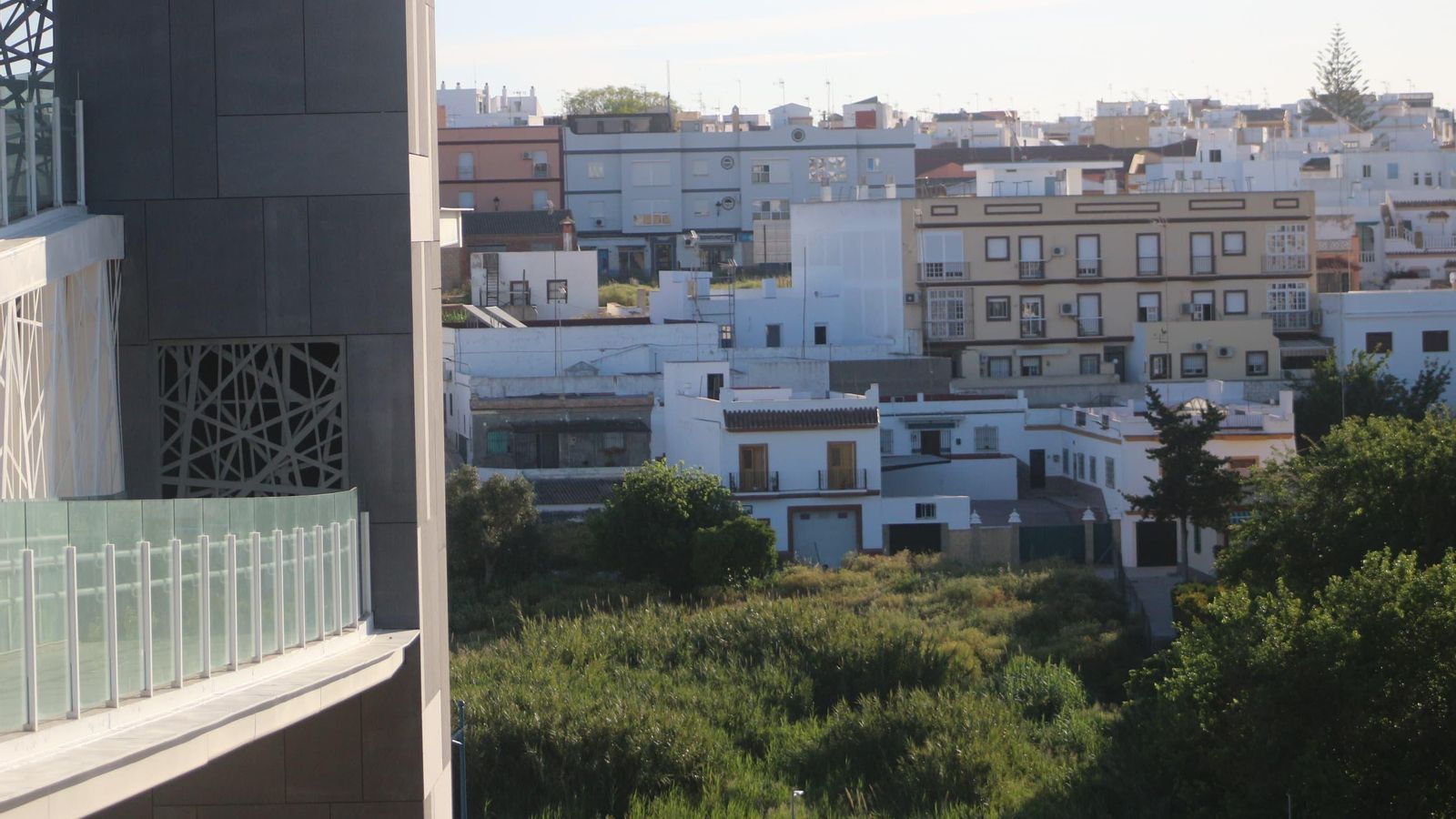 Vistas a la zona urbana La Banda desde la Torre Mirador. Vistas a la zona urbana La Banda desde la Torre Mirador.