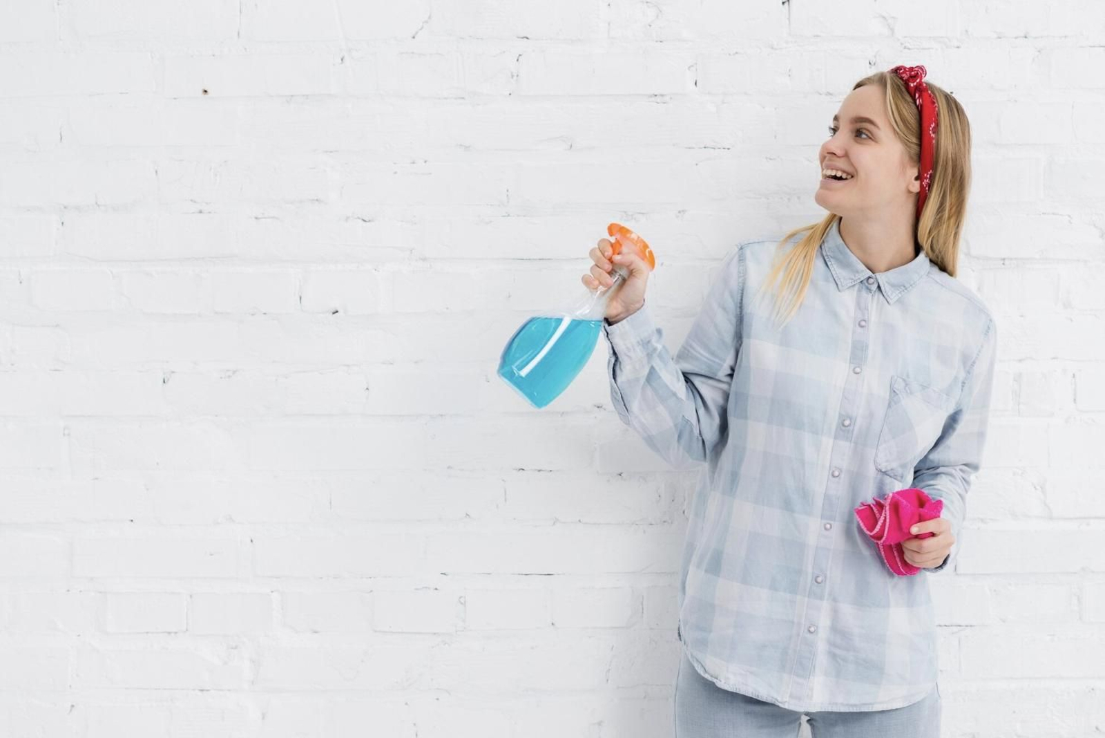 Ni papel de periódico ni limpiacristales, este es el truco definitivo para dejar impecables las ventanas