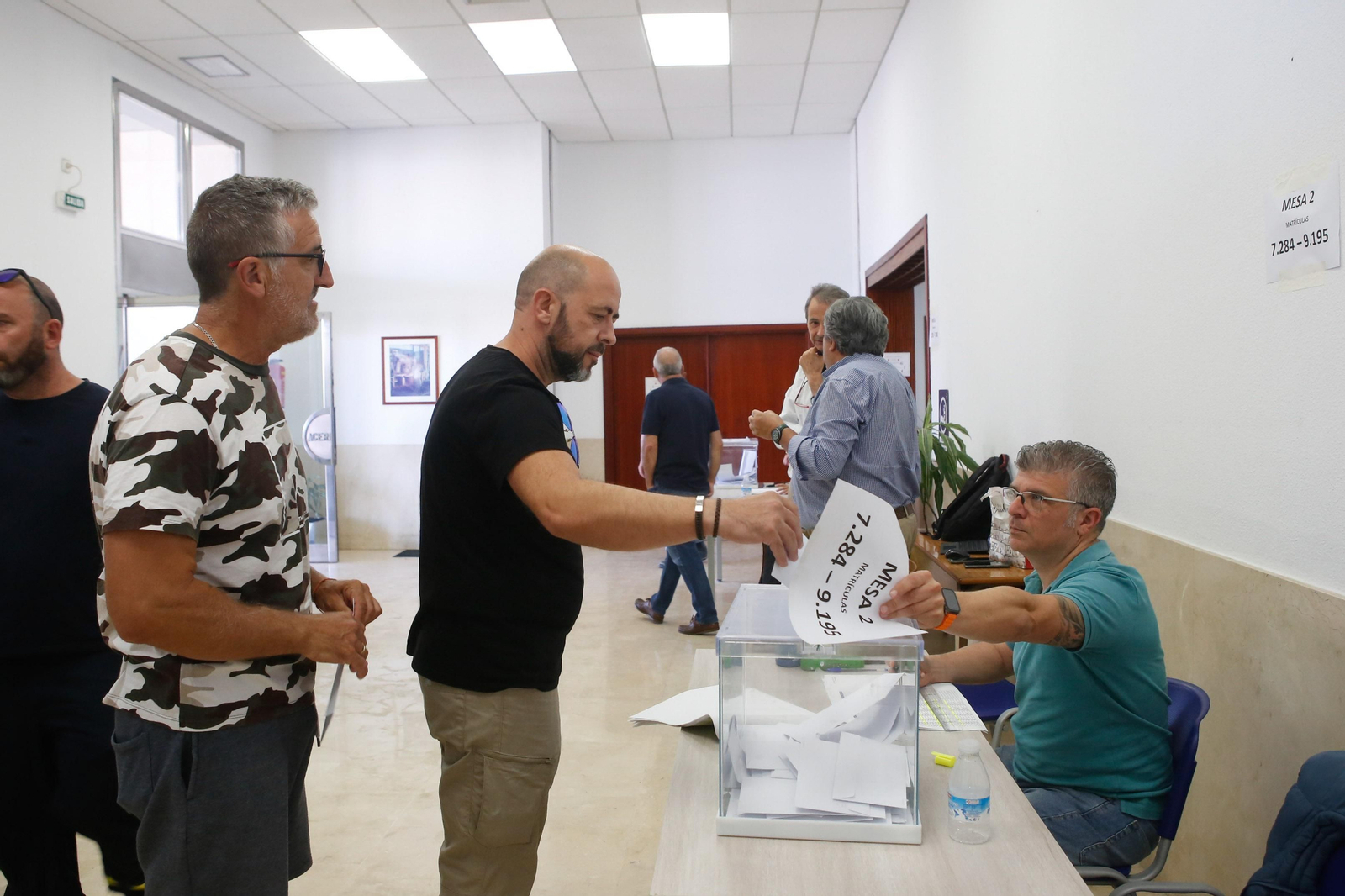 Votación de los trabajadores de Acerinox a la última propuesta presentada sobre el convenio, en imágenes