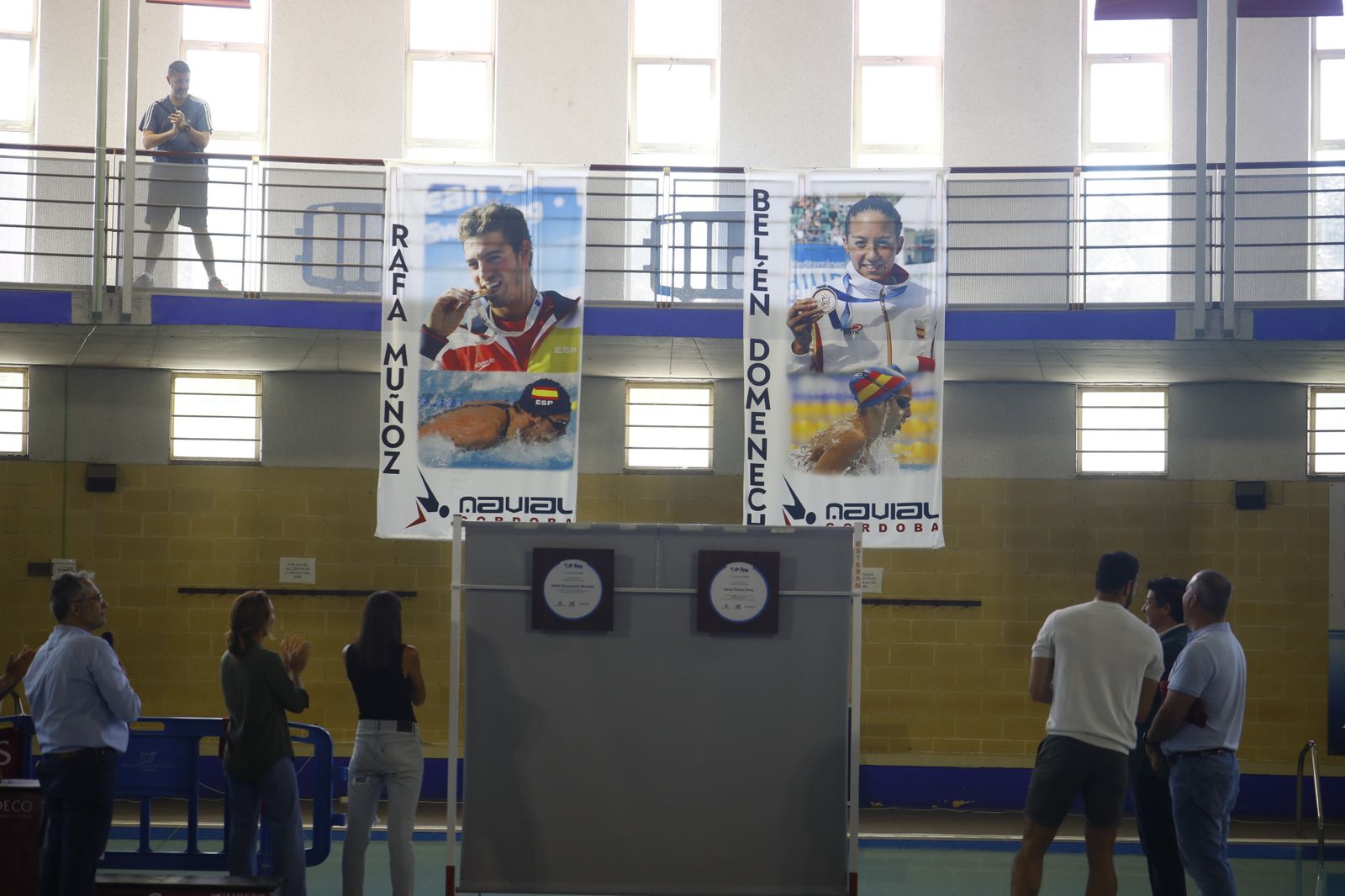 El homenaje de Córdoba a los nadadores Rafa Muñoz y Belén Domenech, en imágenes
