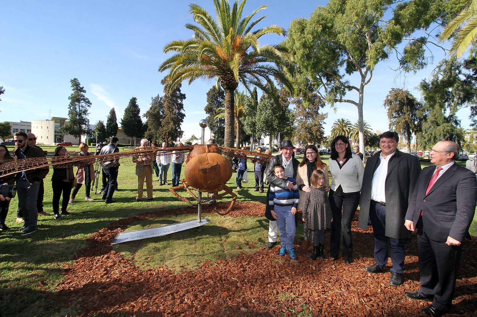 Inauguración de la escultura del artista onubense Víctor Pulido 'Imago', en imágenes