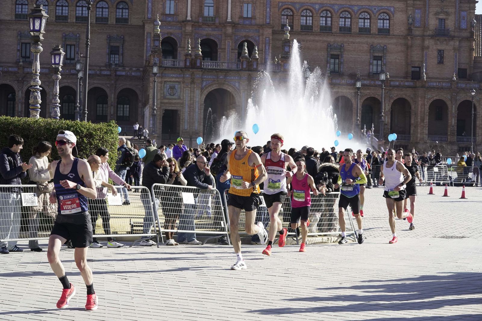 El Zúrich Maraton de Sevilla 2026 en la Plaza de España, galería 1