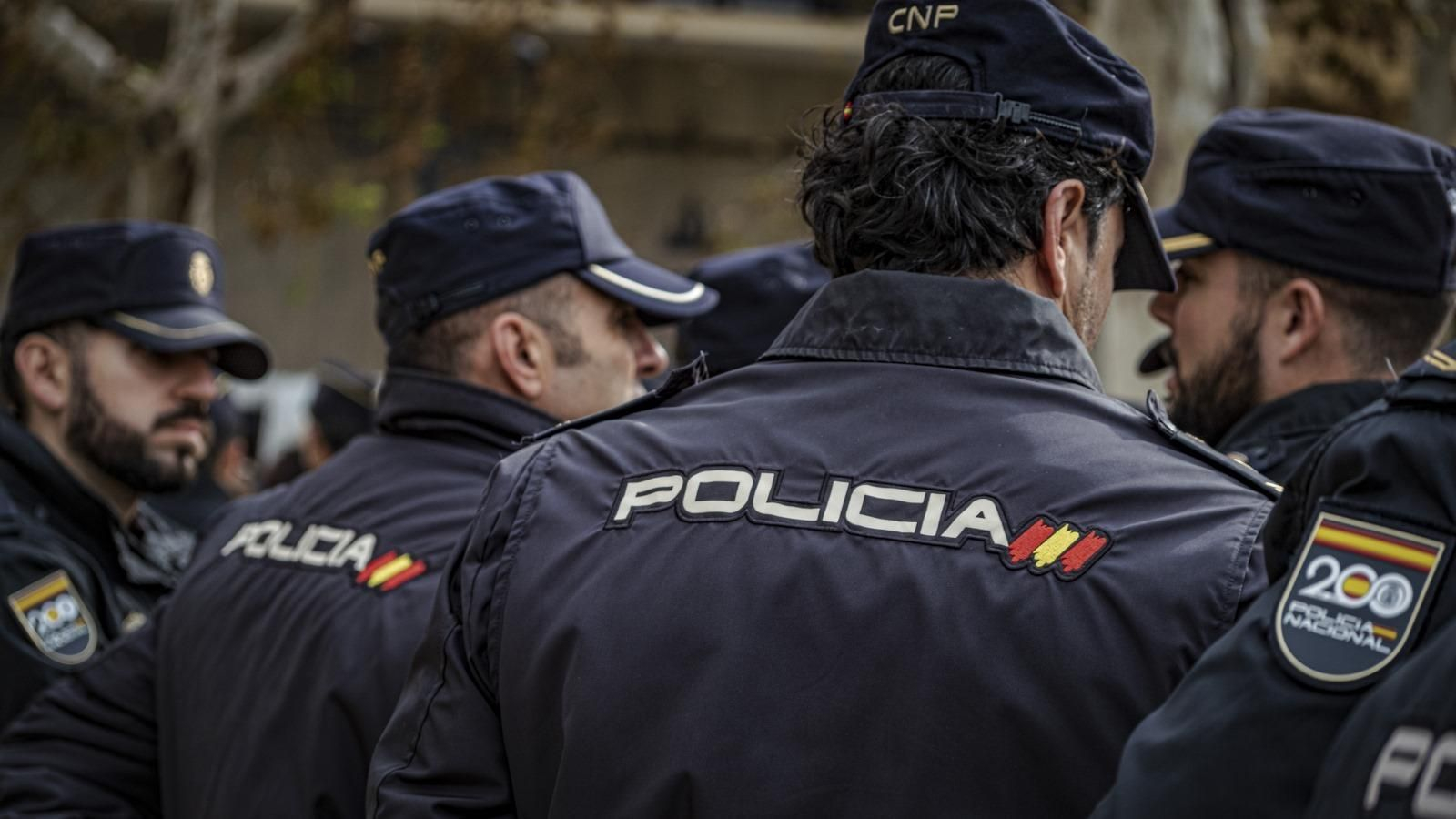 Fotos del acto del izado de bandera en Cádiz con motivo del bicentenario de la Policía Nacional