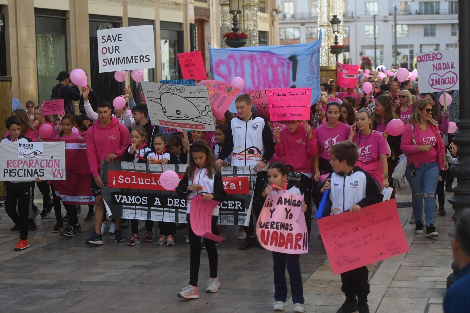 Las fotos de la manifestación del Club de Natación Inacua