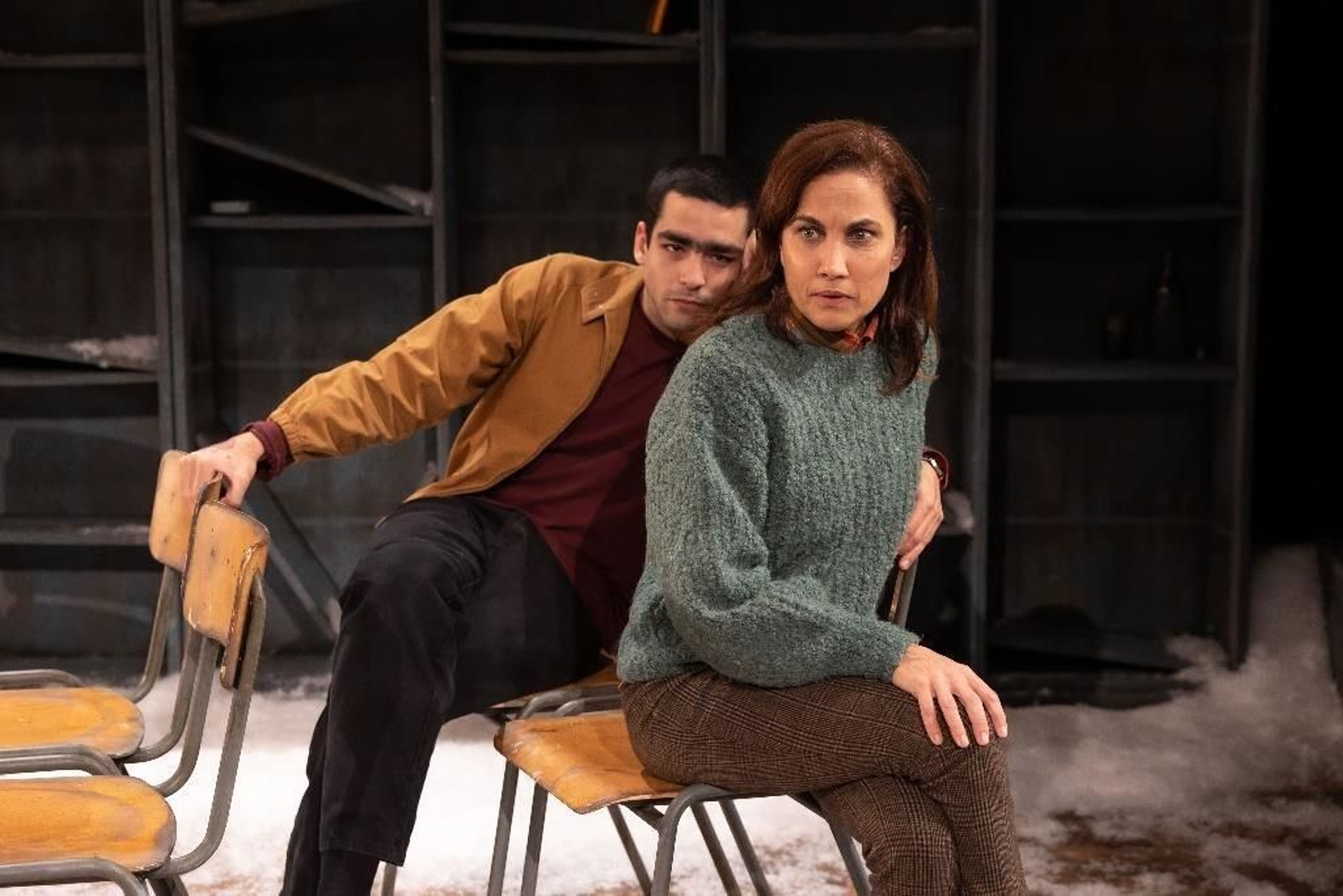 Toni Acosta y Omar Ayuso, durante la obra 'El Sonido Oculto'.