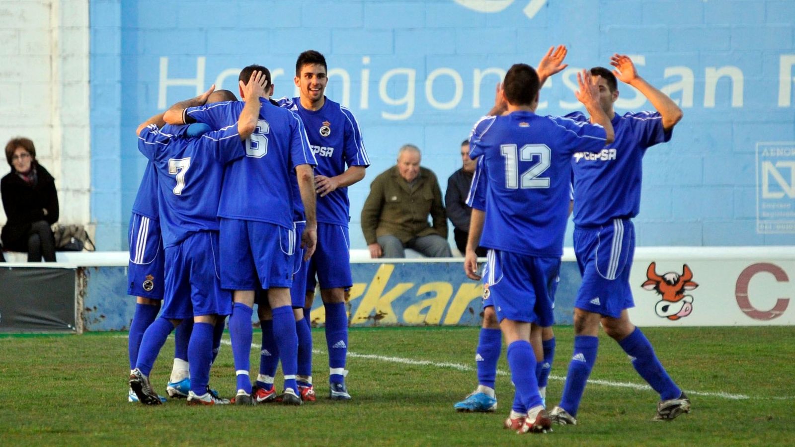Los jugadores de la Balona festejan uno de los goles