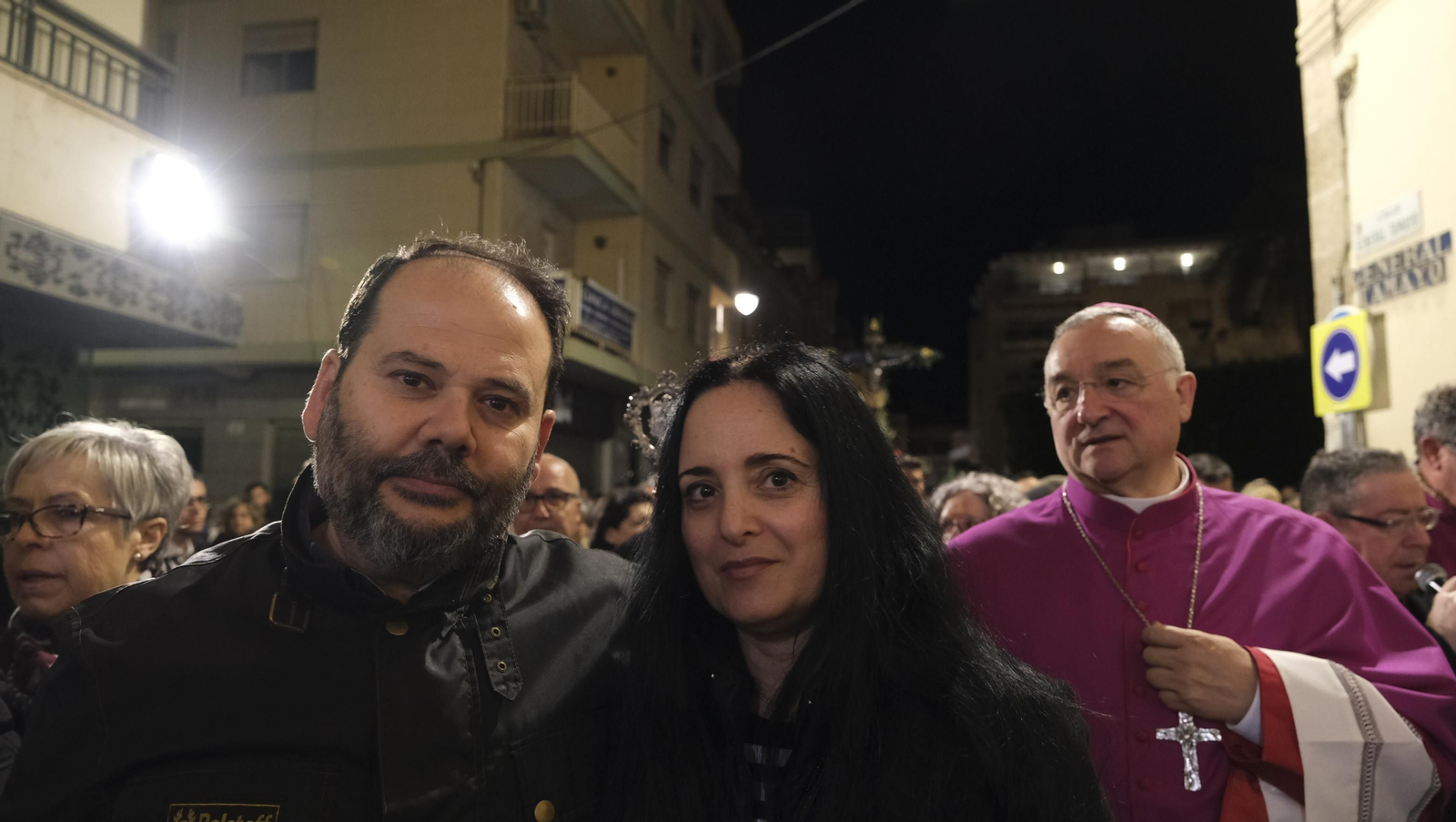 Procesión del Vía Crucis-Cristo de la Escucha en Almería, en imágenes